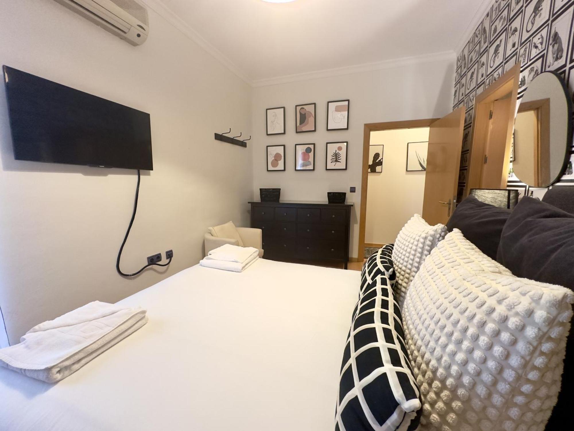 Urbe10 Plaza De Uncibay 3 Bedrooms Apatment Малага Екстер'єр фото